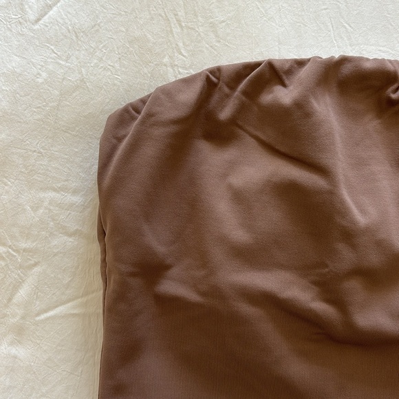 Aritzia Babaton Contour Bodysuit Size Small - Picture 2 of 3